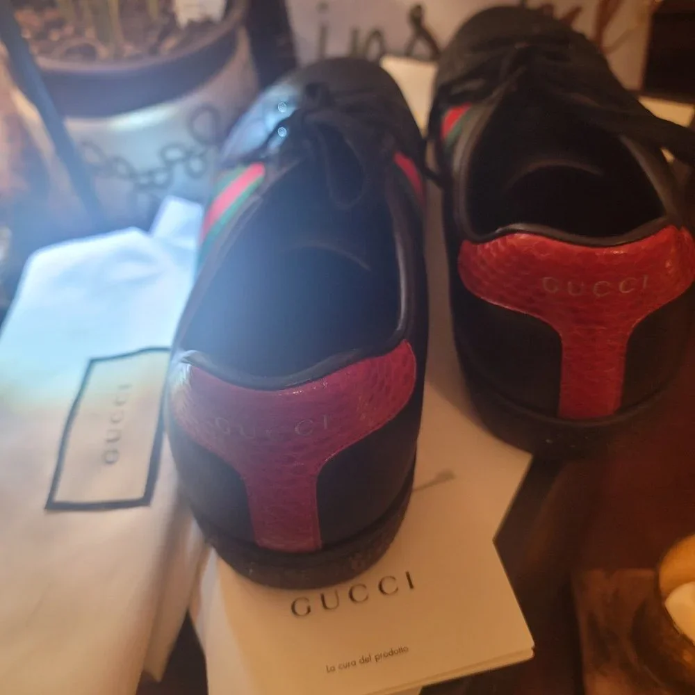 Authentic Men's Gucci shoes - Picture 5 of 9